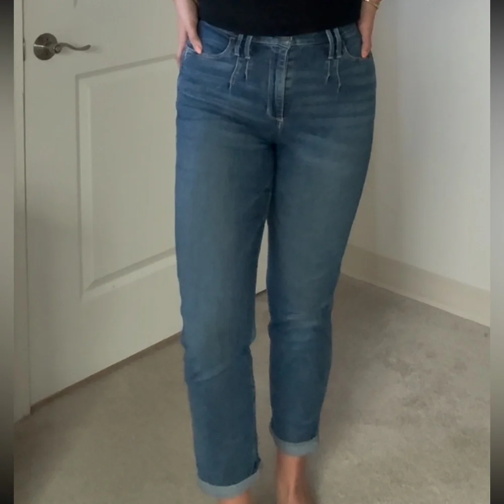 Hollister Ultra High-Rise Mom Jean